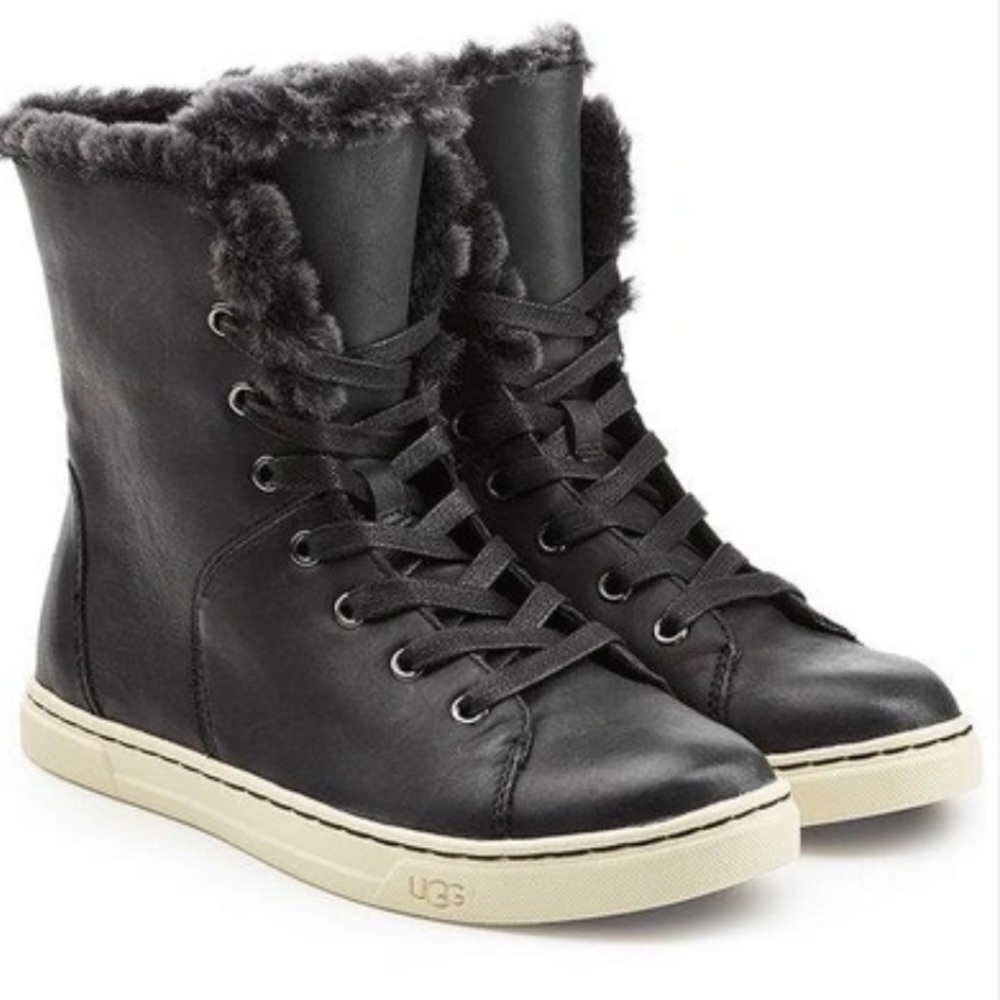 💚Ugg lace up booties